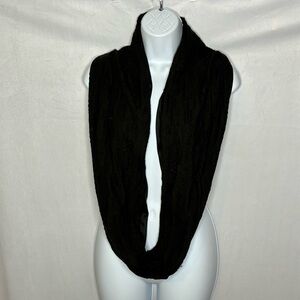Sholdit Black Infinity Travel Scarf with Hidden Zipper Pocket